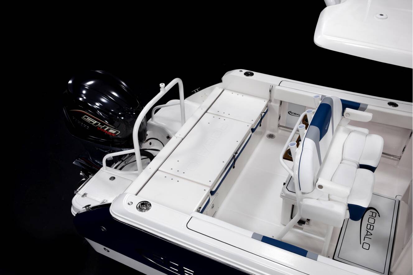 A photo of this 2027 Robalo 232 Explorer