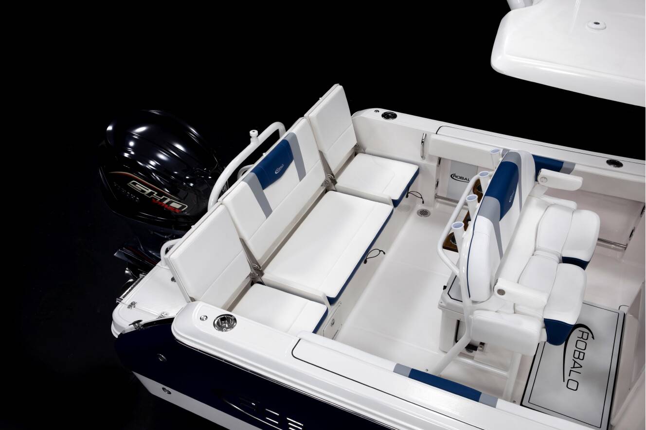 A photo of this 2027 Robalo 232 Explorer