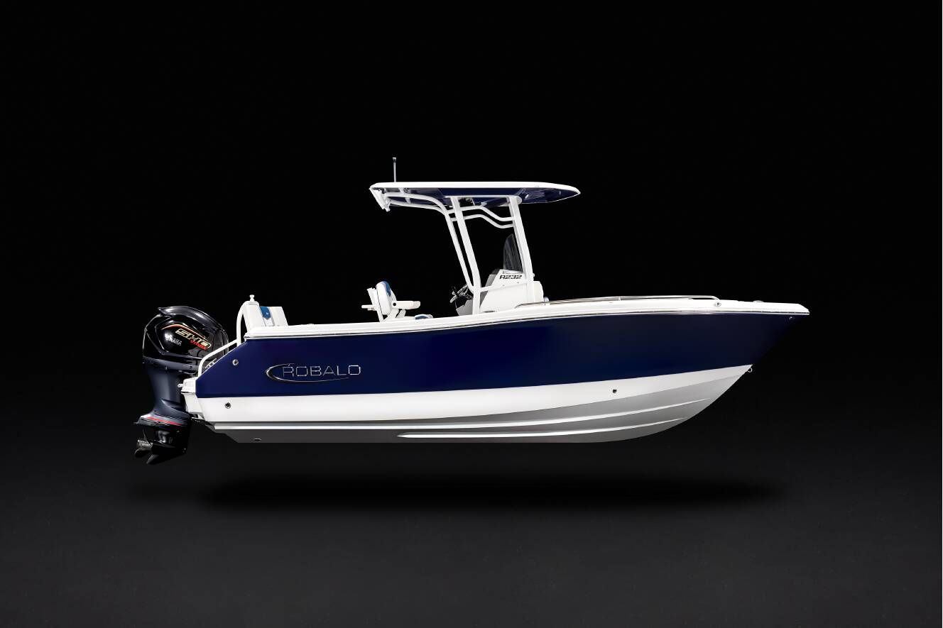 A photo of this 2027 Robalo 232 Explorer