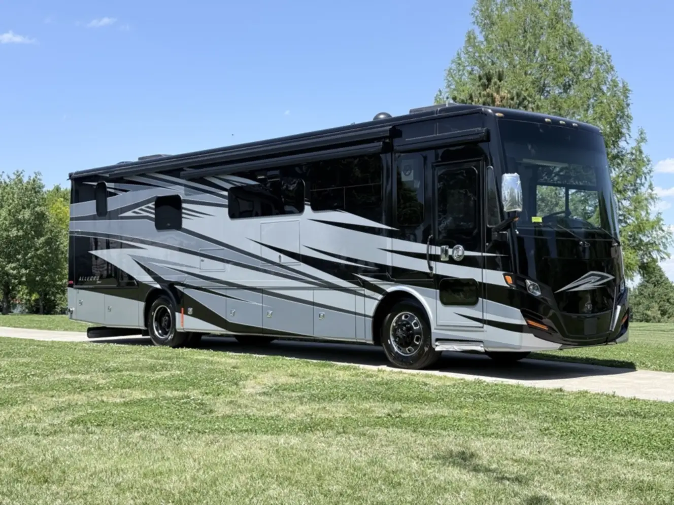 2026 Tiffin Motorhomes ALLEGRO RED 37 BA