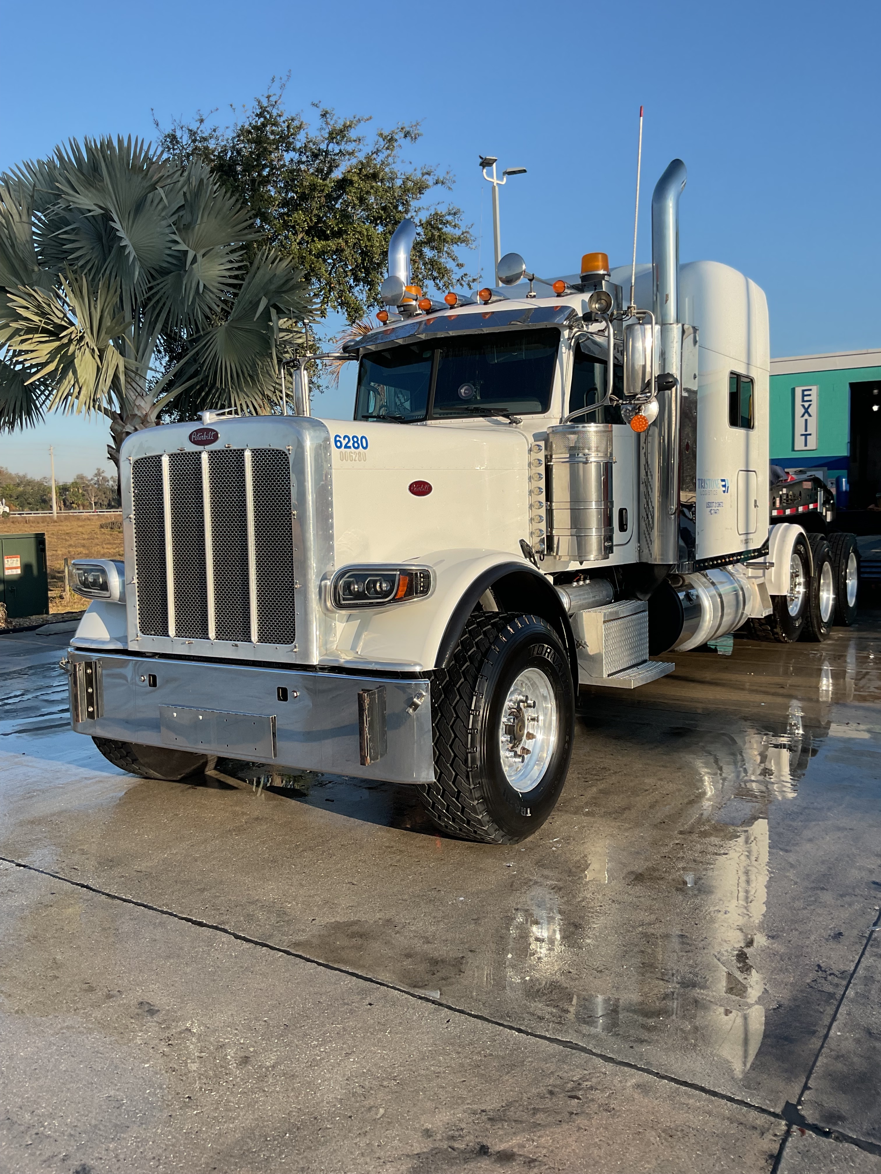 2016 PETERBILT 389 in Estero, FL