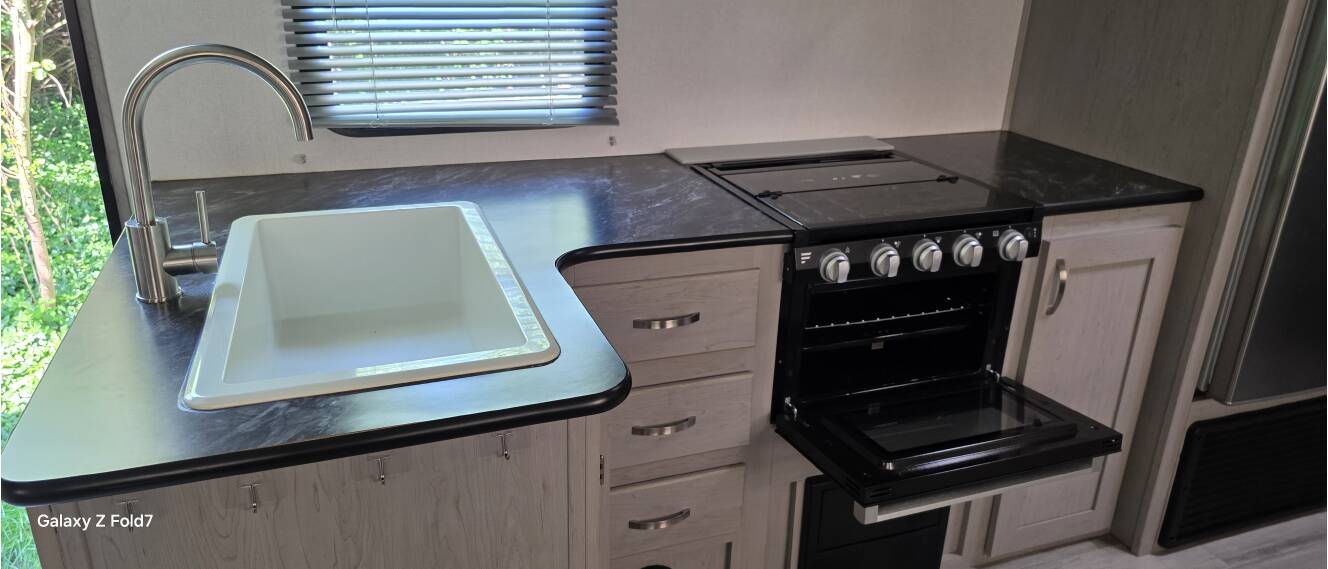 A photo of this 2022 Prime Time TRACER LE 260BHSLE