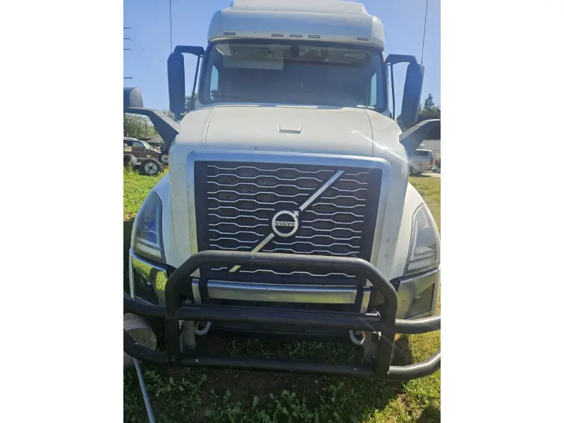 2021 VOLVO VNL64T760