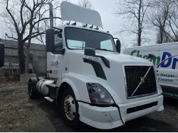 2016 VOLVO VNL300