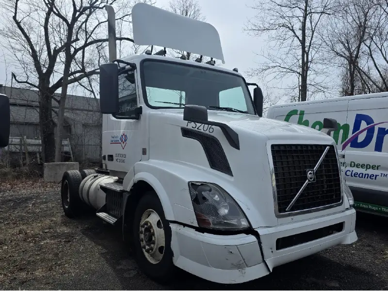 2016 VOLVO VNL300