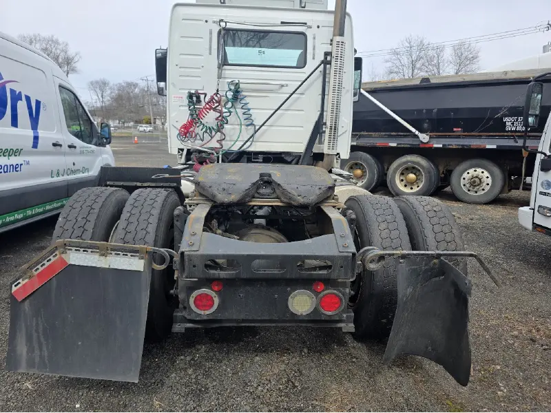 2016 VOLVO VNL300