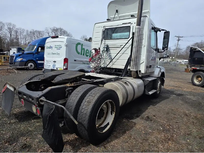 2016 VOLVO VNL300
