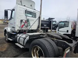 2016 VOLVO VNL300