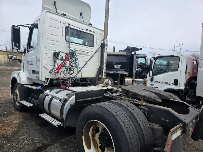 2016 VOLVO VNL300