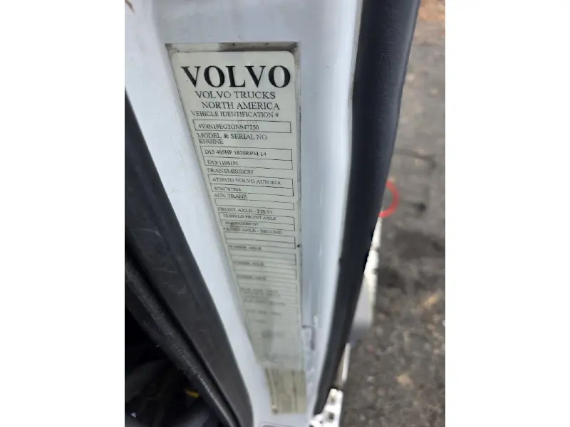 2016 VOLVO VNL300
