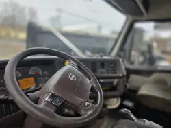 2016 VOLVO VNL300