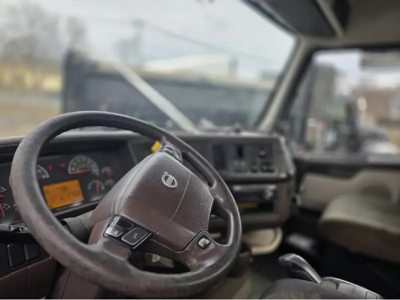 2016 VOLVO VNL300