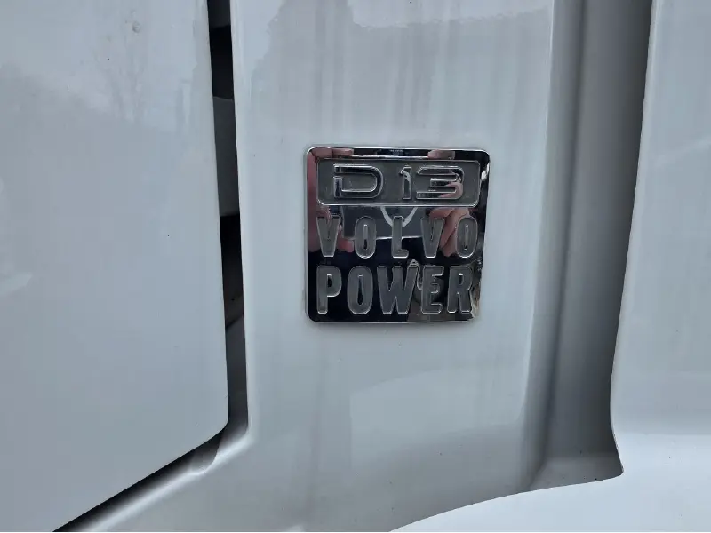 2016 VOLVO VNL300