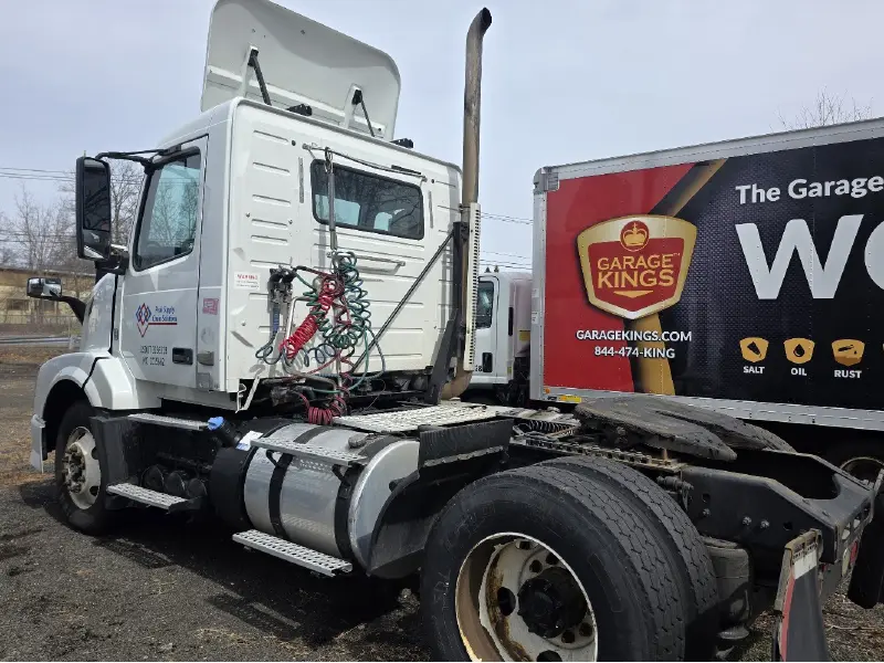 2016 VOLVO VNL300