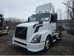 2016 VOLVO VNL300