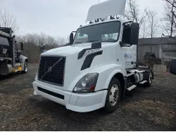 2016 VOLVO VNL300