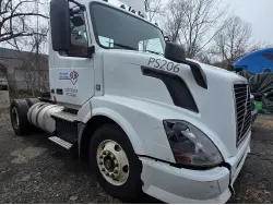 2016 VOLVO VNL300