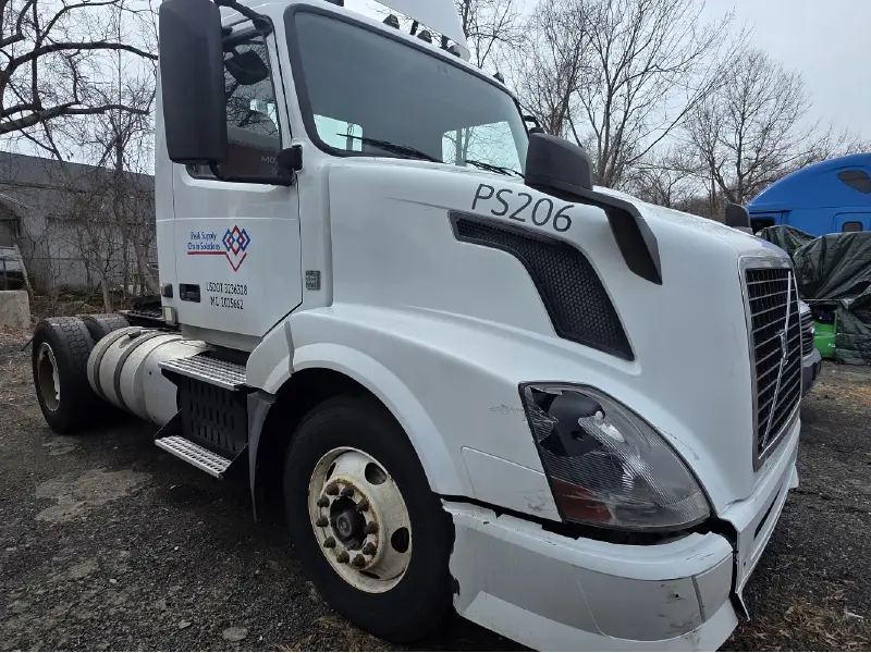 2016 VOLVO VNL300