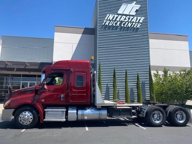2020 FREIGHTLINER CASCADIA 126 in Stockton, CA