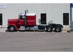 2020 PETERBILT 389