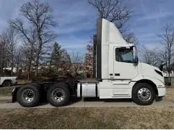2026 VOLVO VNR64T300