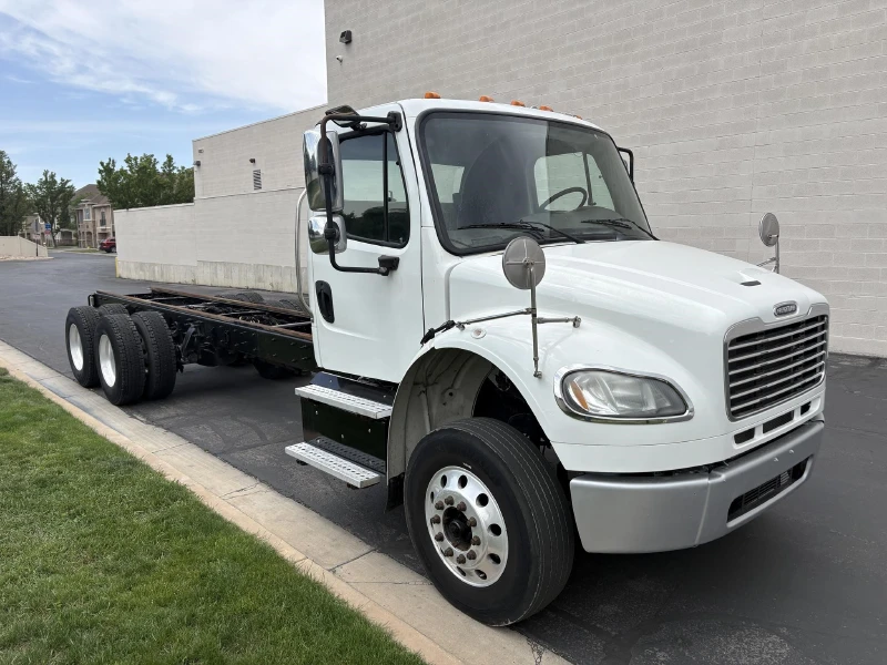 2016 FREIGHTLINER BUSINESS CLASS M2 106