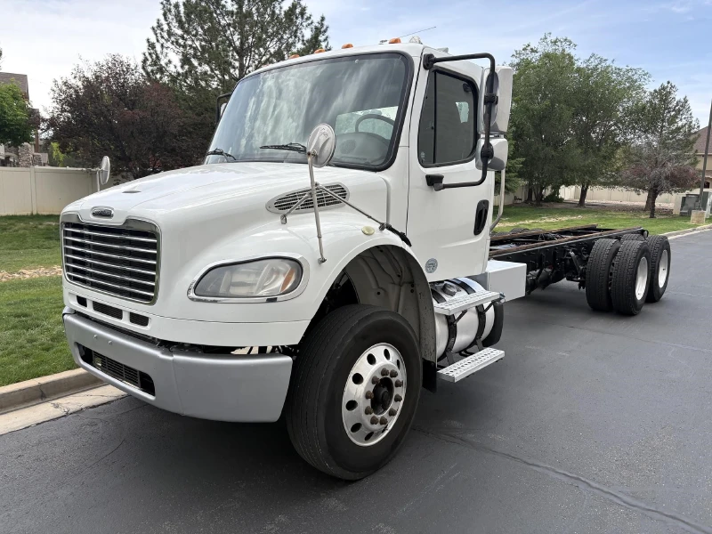 2016 FREIGHTLINER BUSINESS CLASS M2 106
