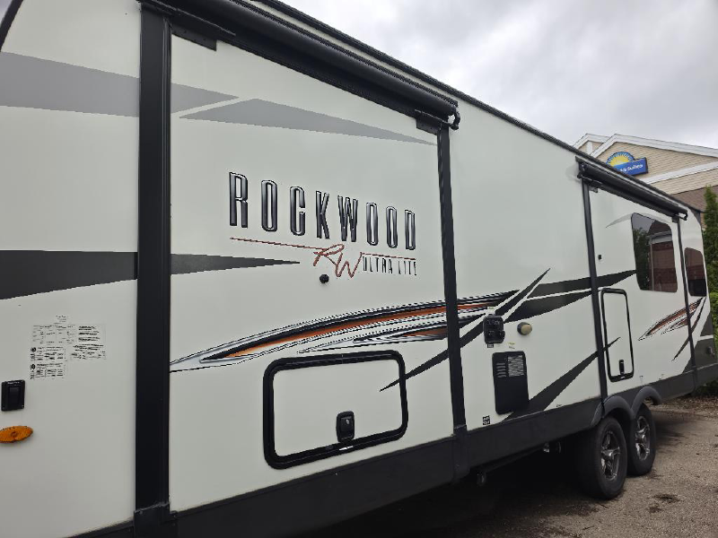 2022 FOREST RIVER ROCKWOOD ULTRA LITE 2613BS