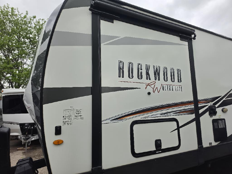 2022 FOREST RIVER ROCKWOOD ULTRA LITE 2613BS