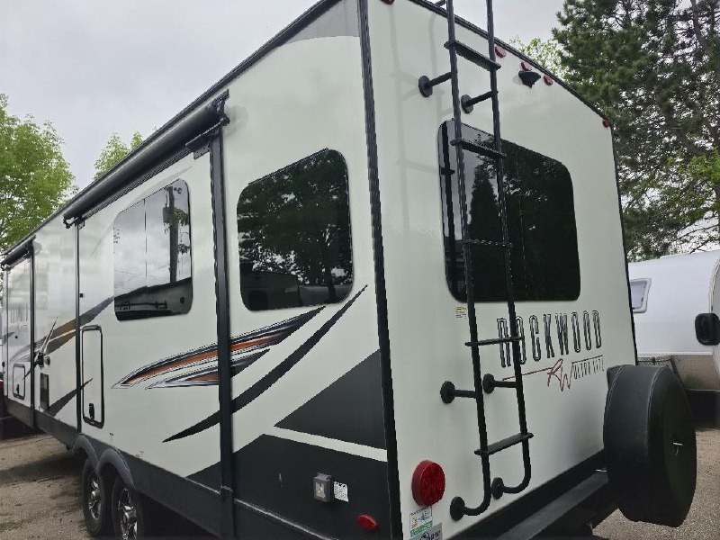 2022 FOREST RIVER ROCKWOOD ULTRA LITE 2613BS