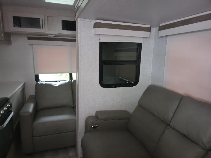 2022 FOREST RIVER ROCKWOOD ULTRA LITE 2613BS