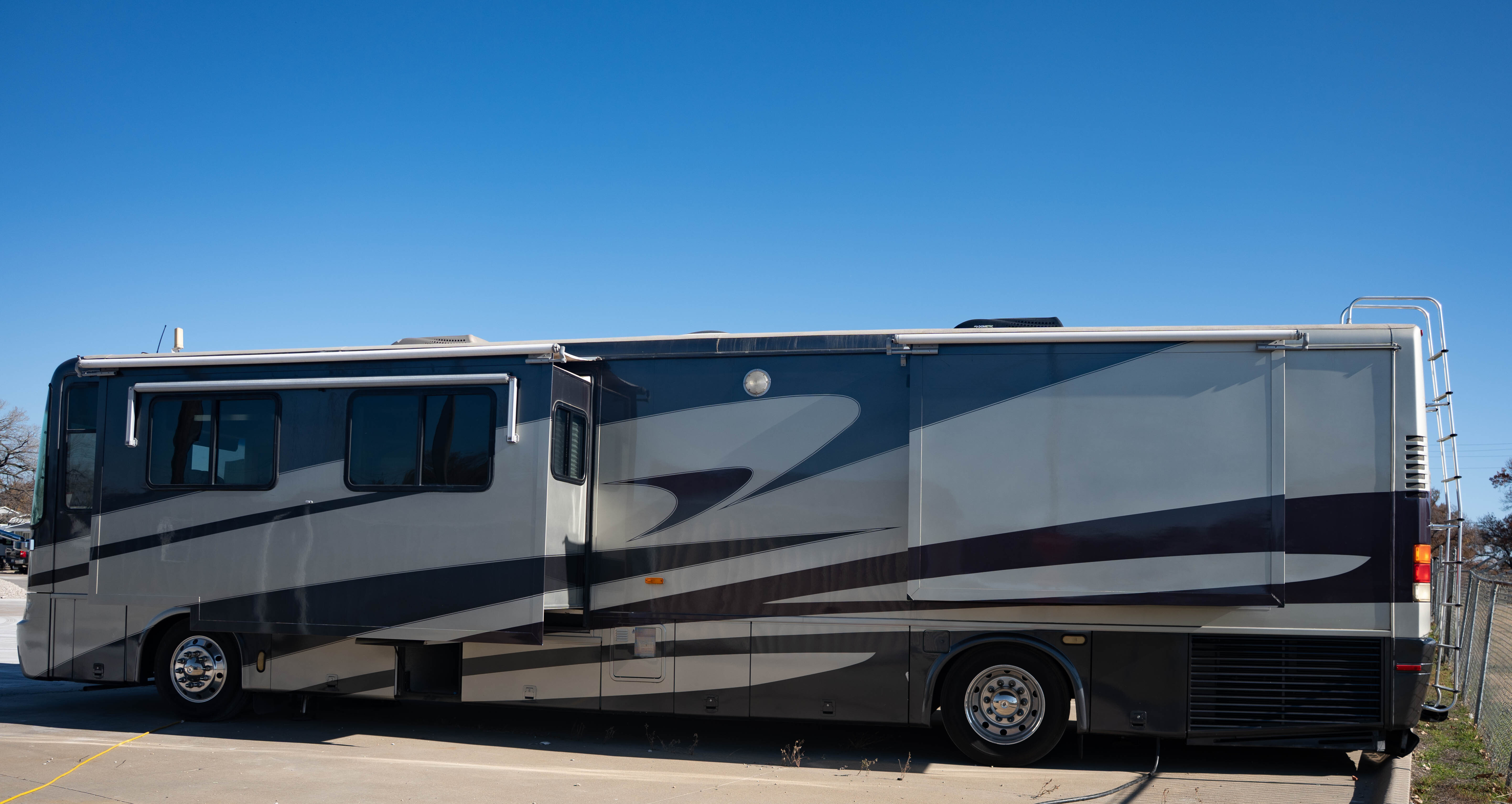 2005 Newmar DUTCH STAR 4024 in topeka KS