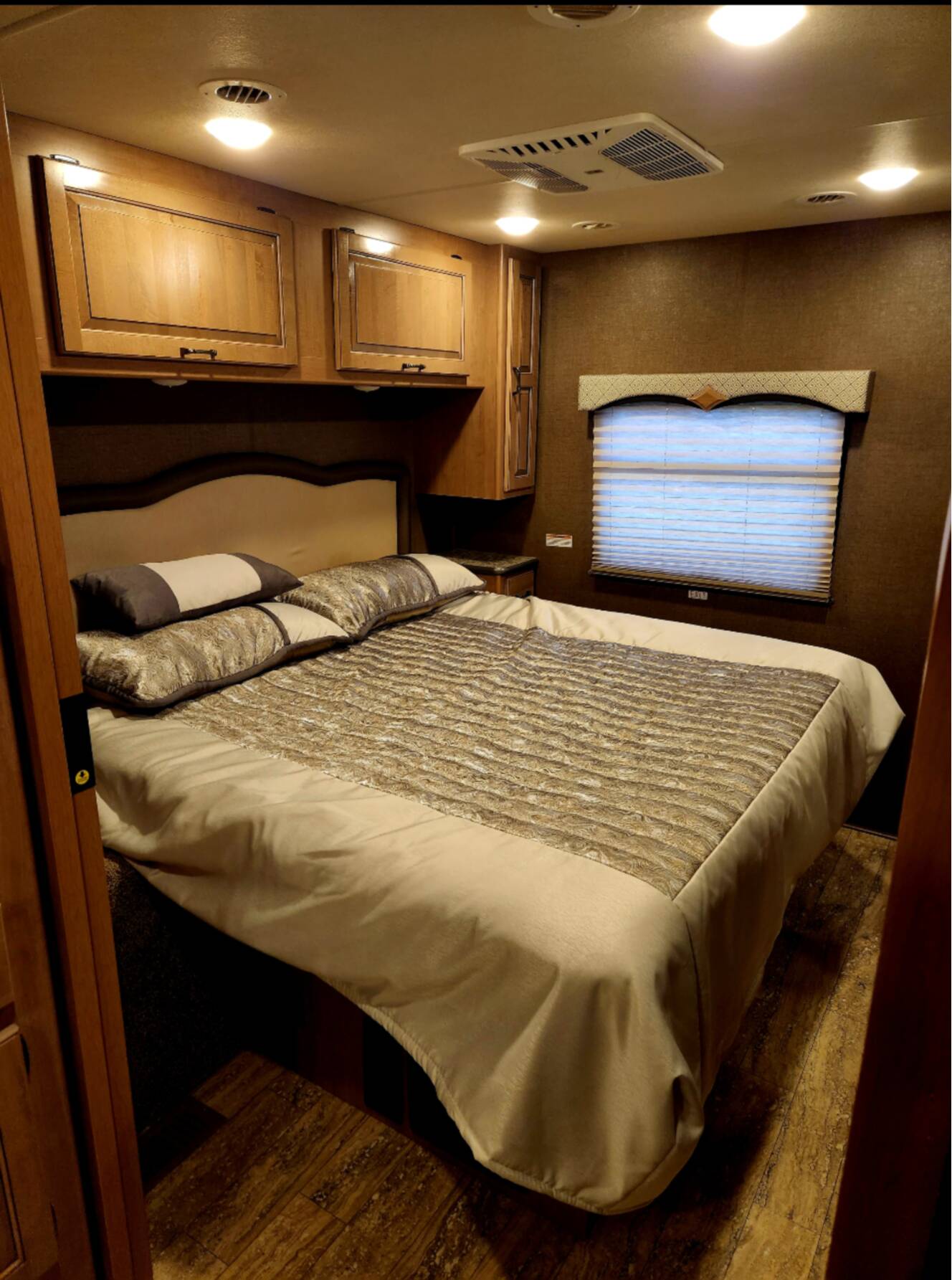A photo of this 2018 Thor Motor Coach HURRICANE 34J