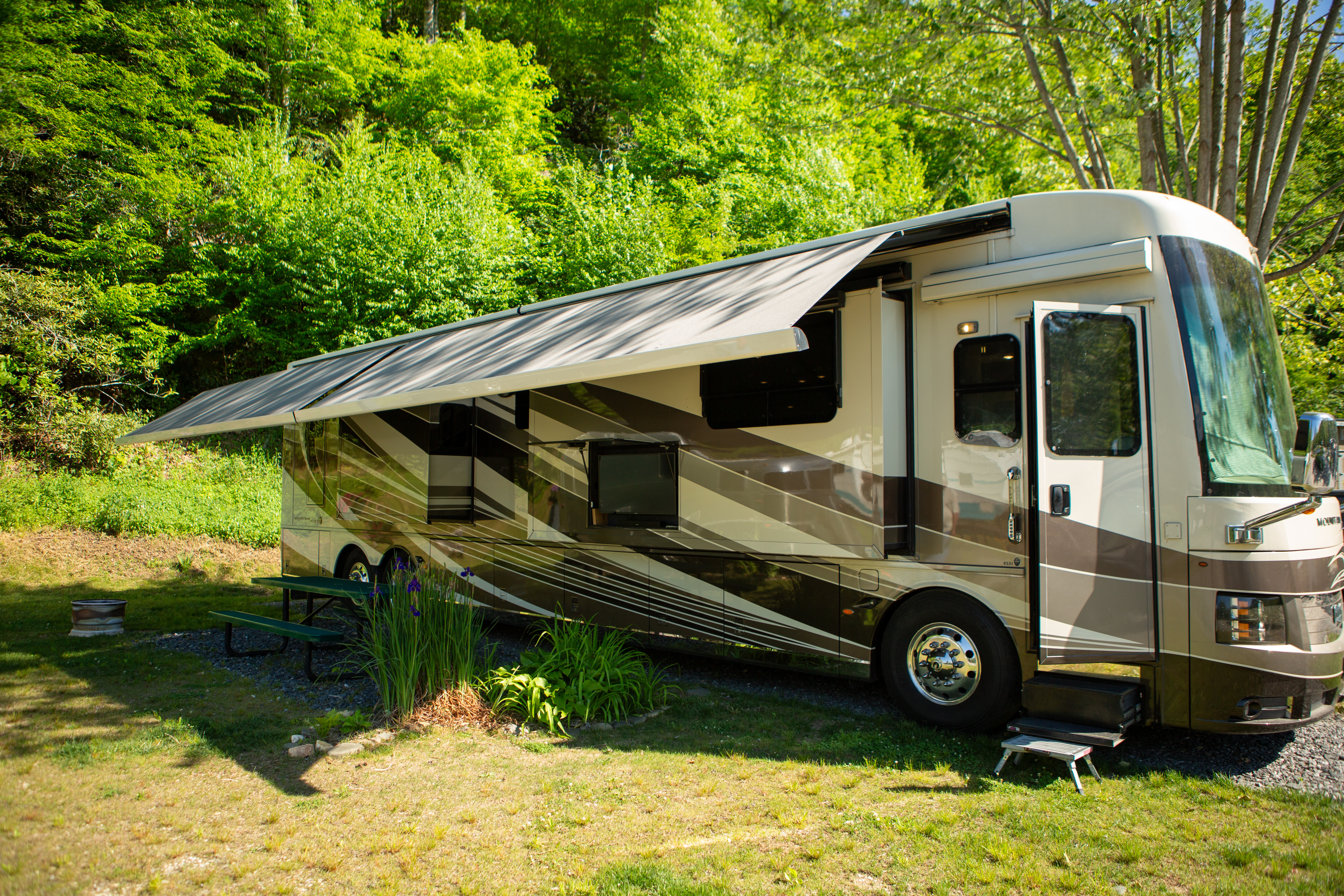 2018 Newmar MOUNTAIN AIRE 4531 in newland NC