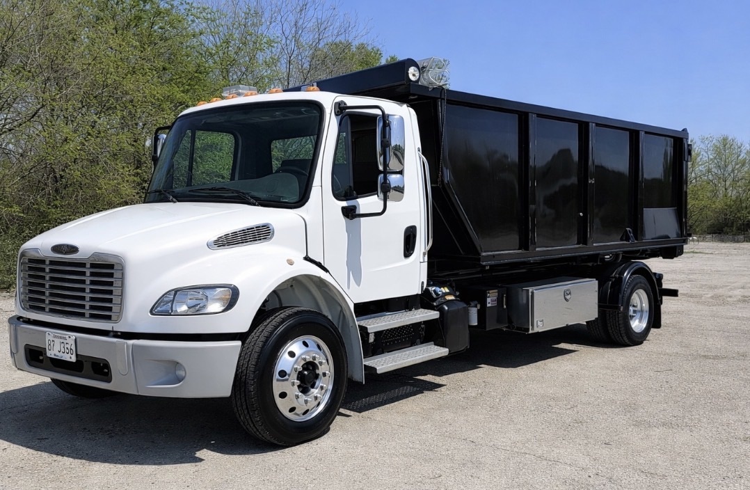 2016 FREIGHTLINER Business Class M2 106 in Liberty, MO