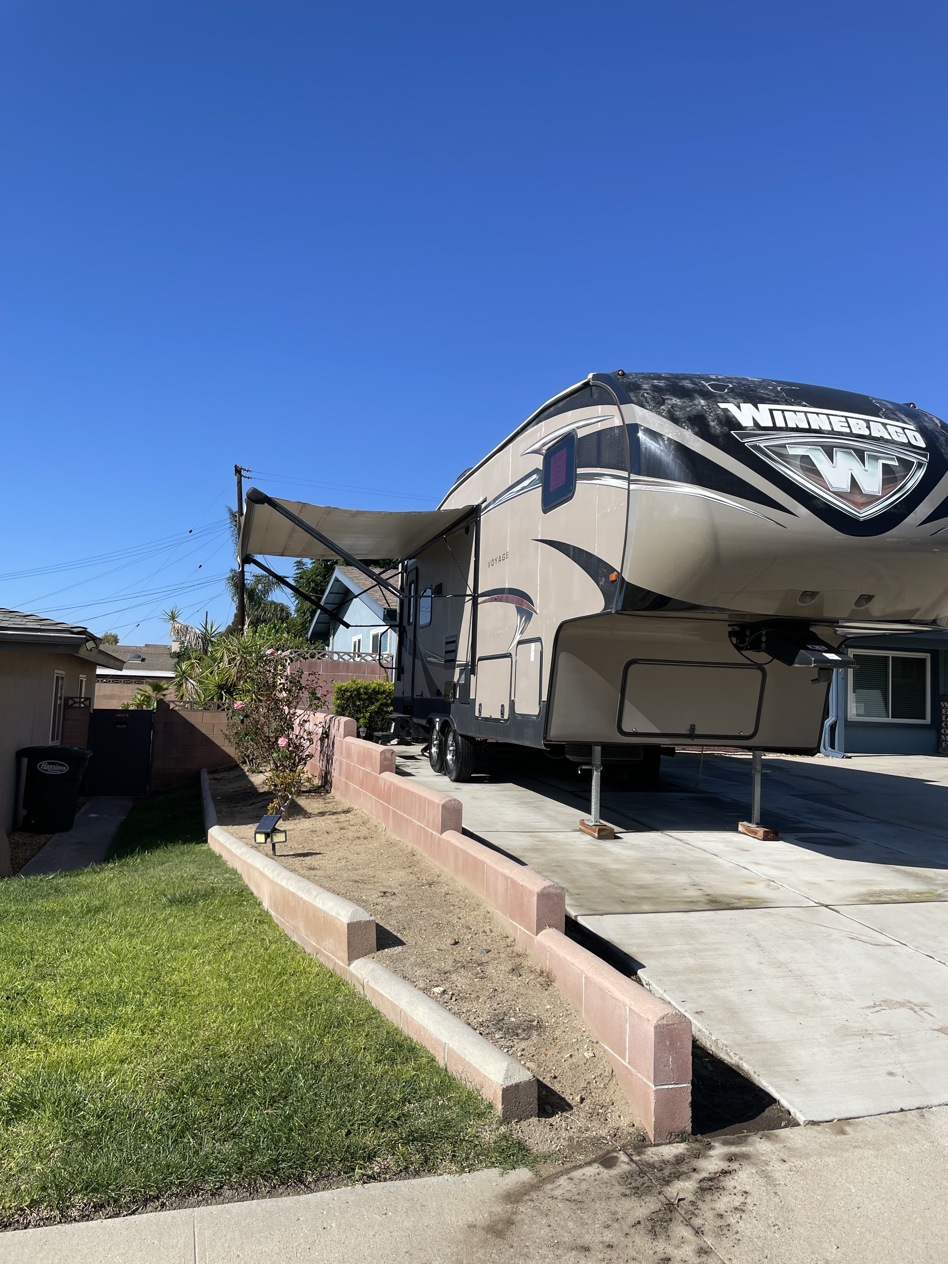 2017 Winnebago VOYAGE 27RLS in camarillo CA