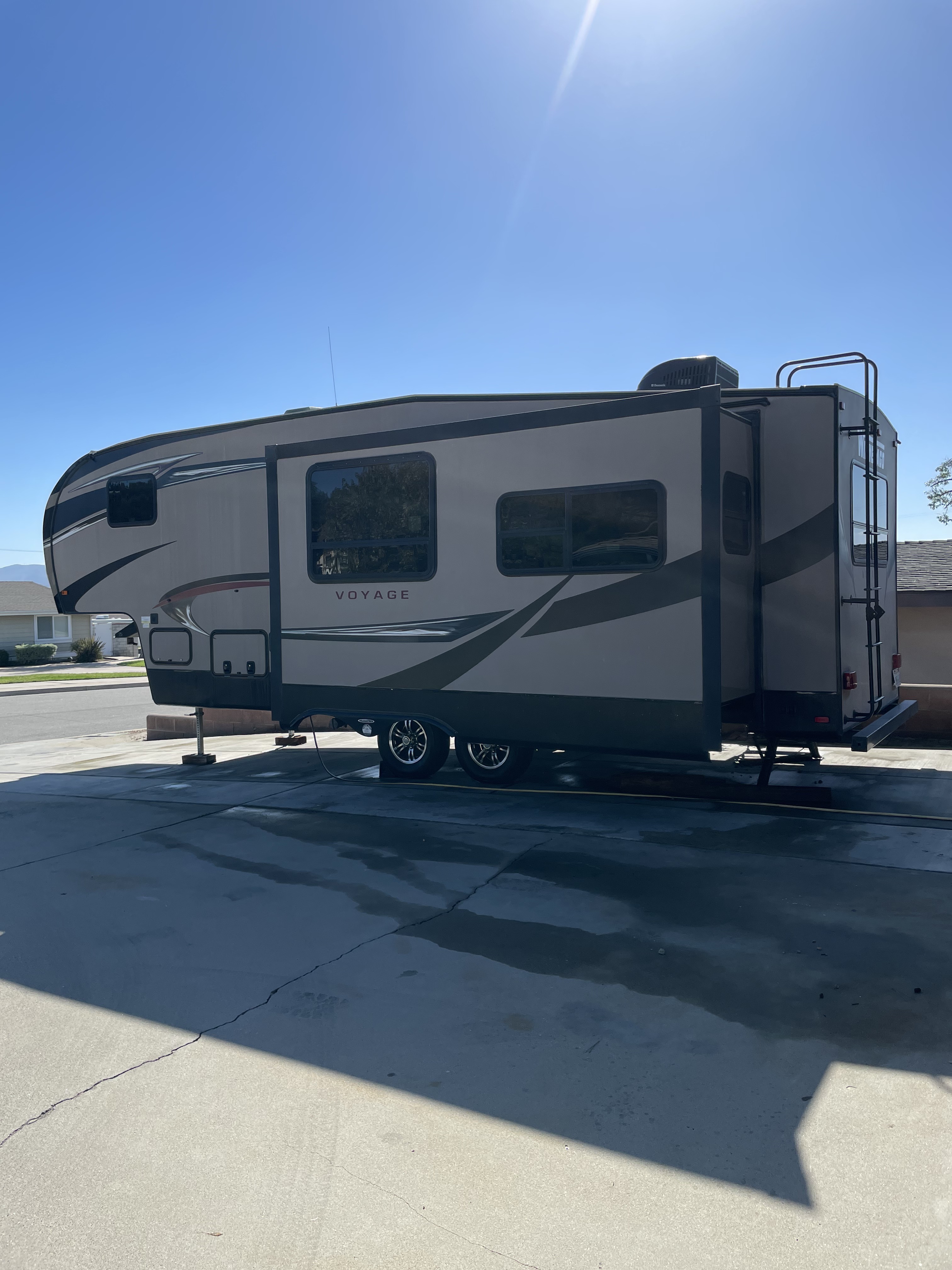 2017 Winnebago VOYAGE 27RLS RV