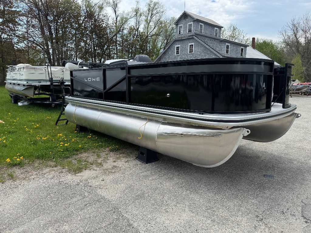 2026 Lowe Pontoon LF 172 in livermore falls