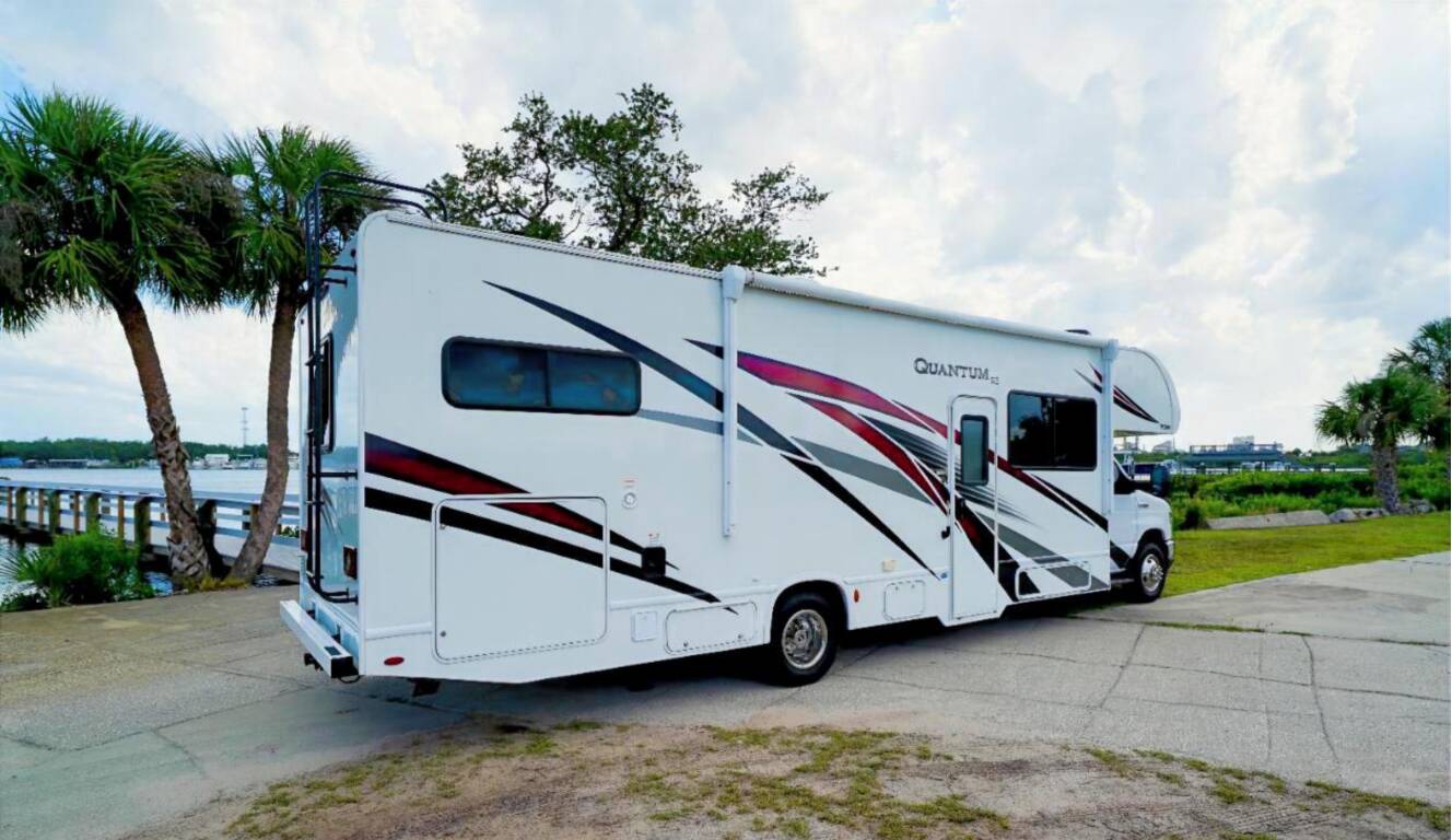 A photo of this 2023 Thor Motor Coach Quantum SE 31WV