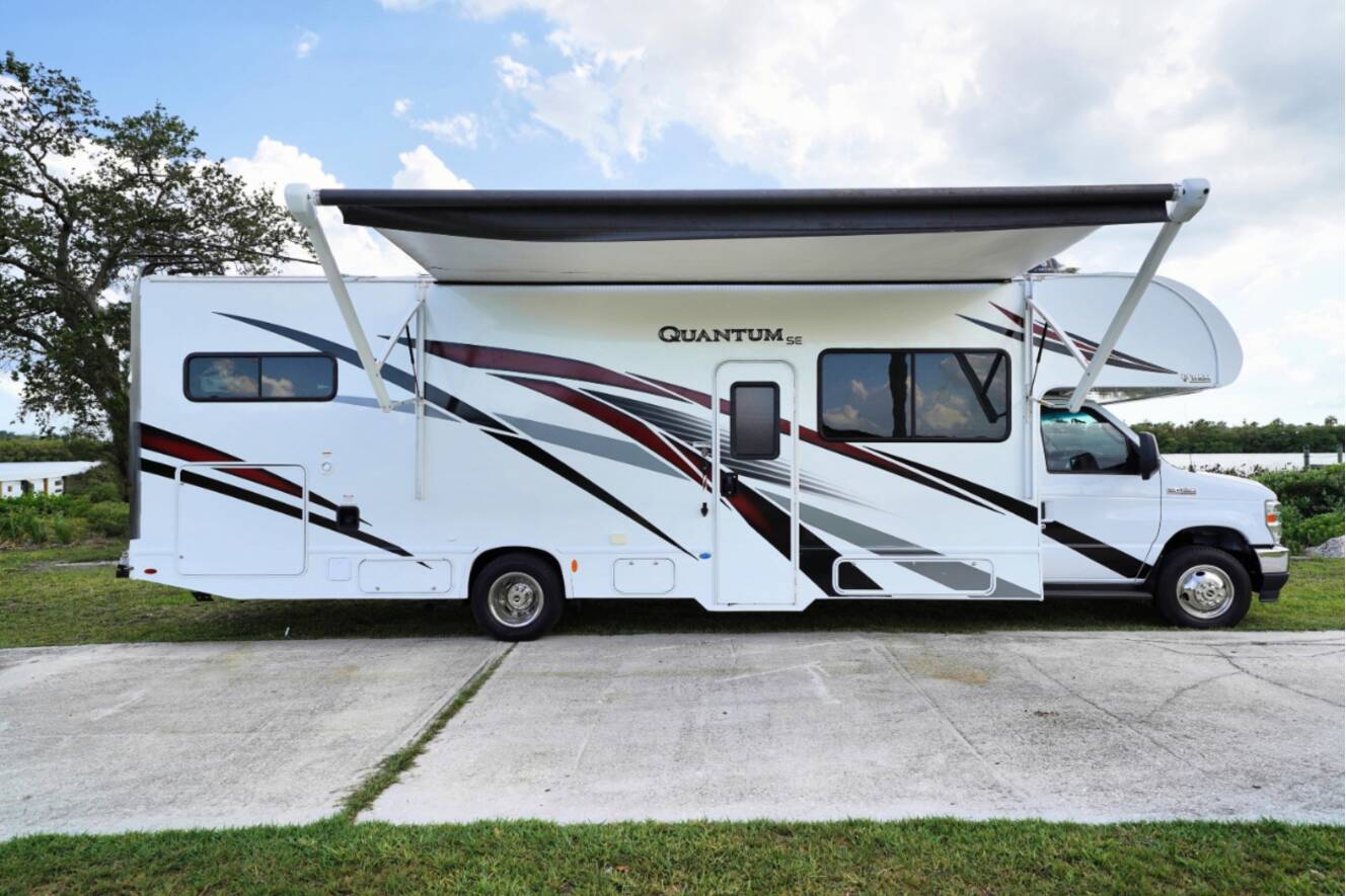 A photo of this 2023 Thor Motor Coach Quantum SE 31WV