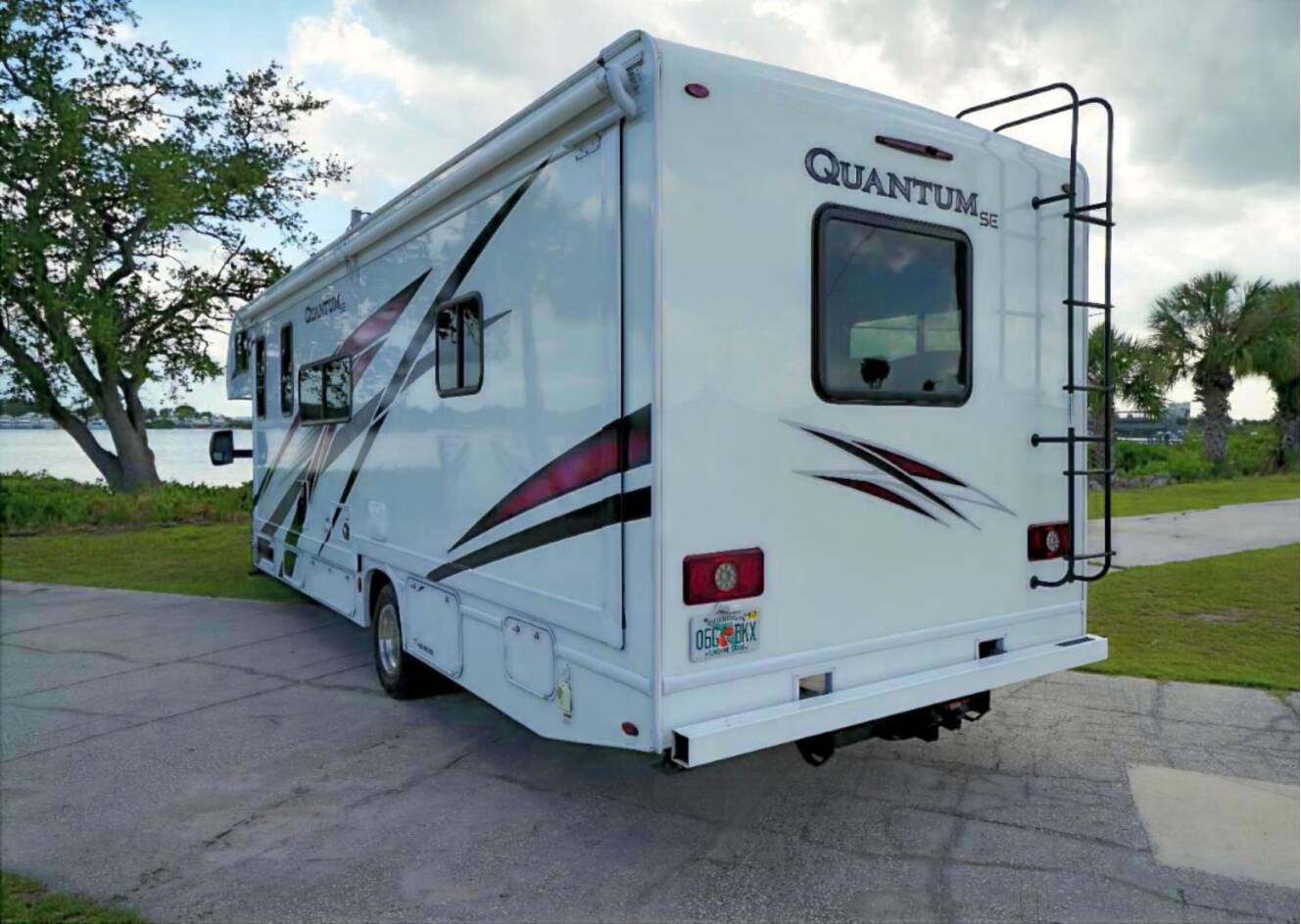 A photo of this 2023 Thor Motor Coach Quantum SE 31WV