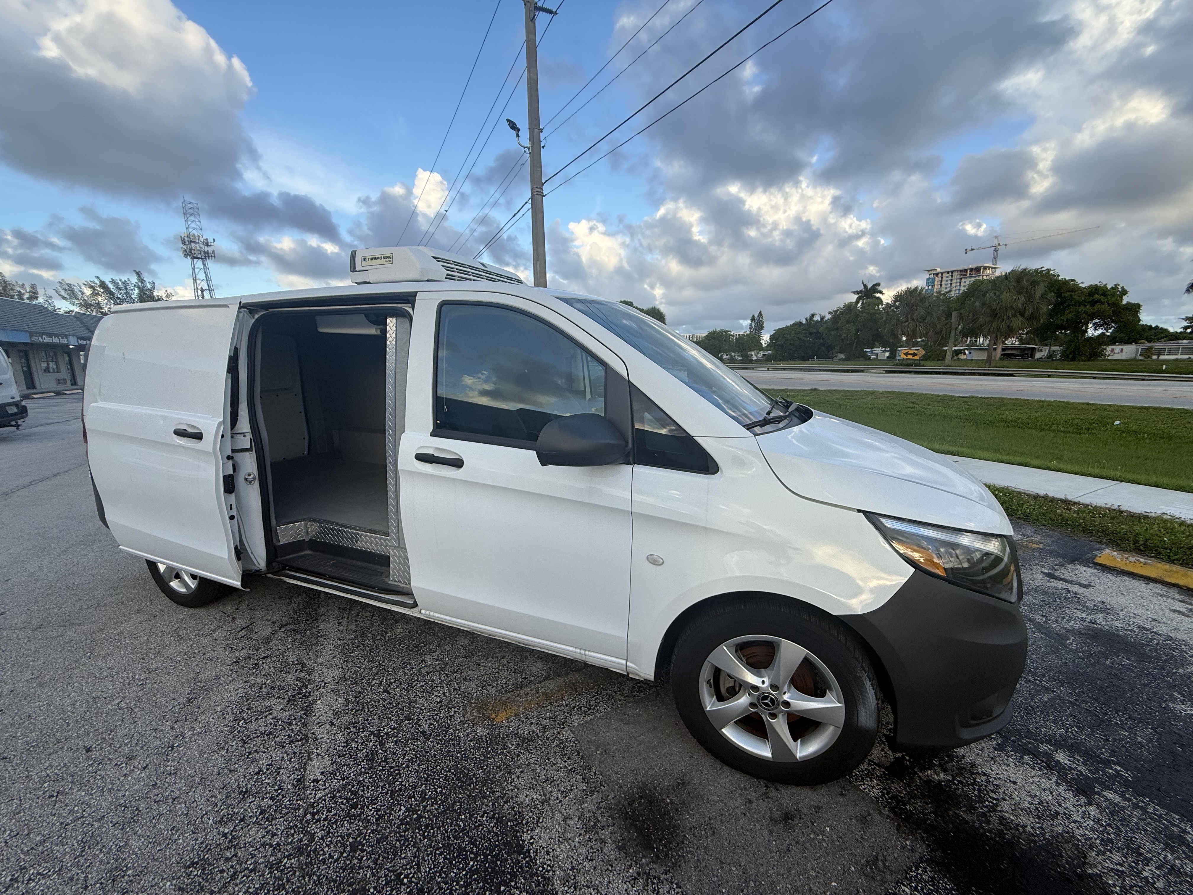 2022 MERCEDES-BENZ METRIS in Davie, FL