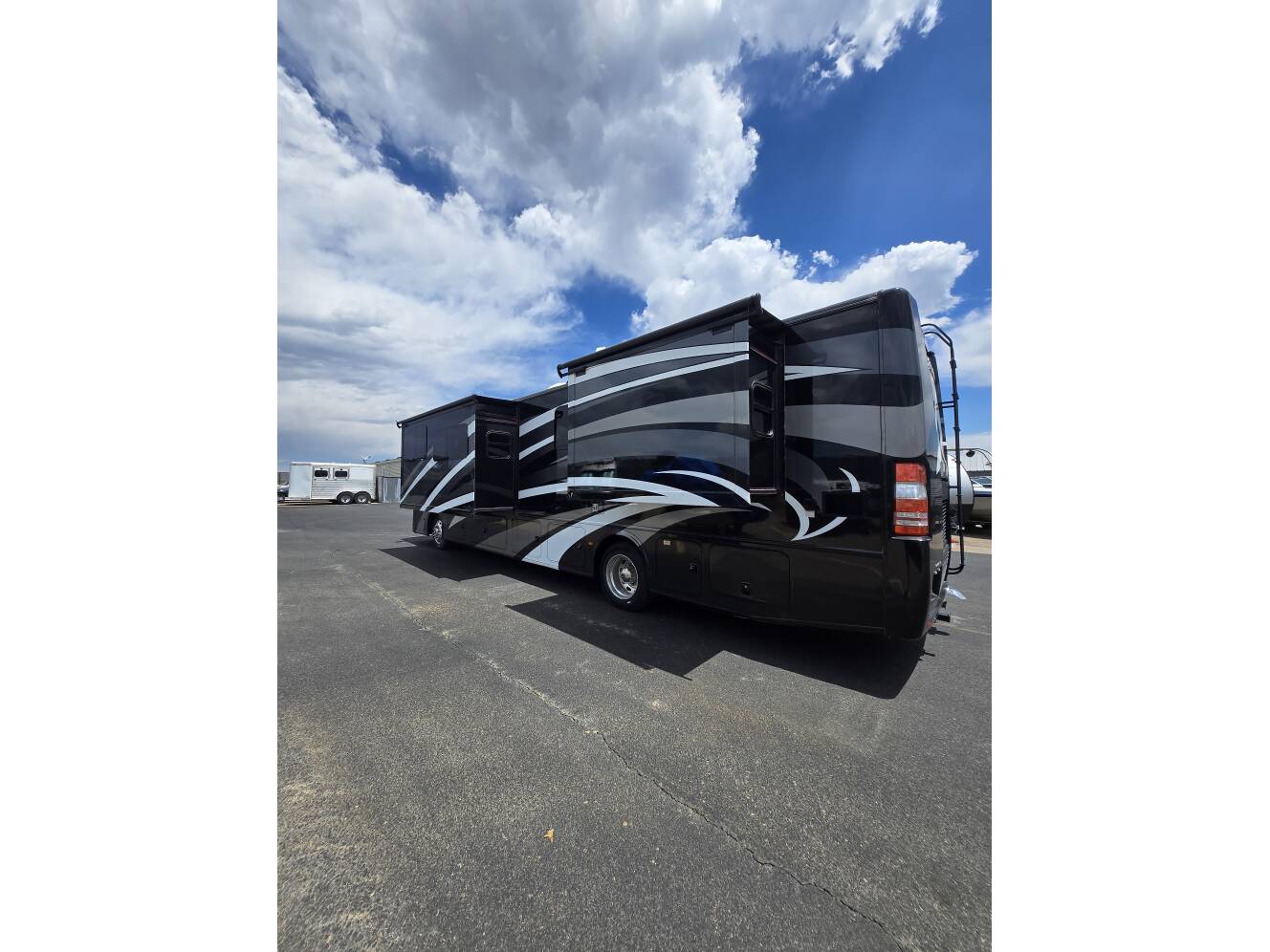 A photo of this 2019 Thor Motor Coach PALAZZO 37 4