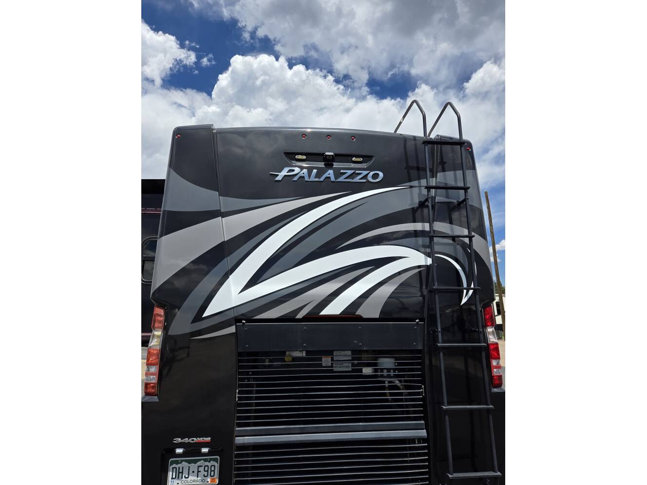 A photo of this 2019 Thor Motor Coach PALAZZO 37 4