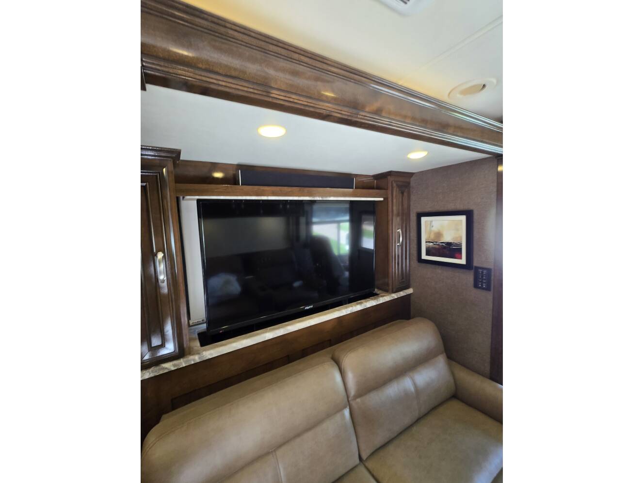 A photo of this 2019 Thor Motor Coach PALAZZO 37 4