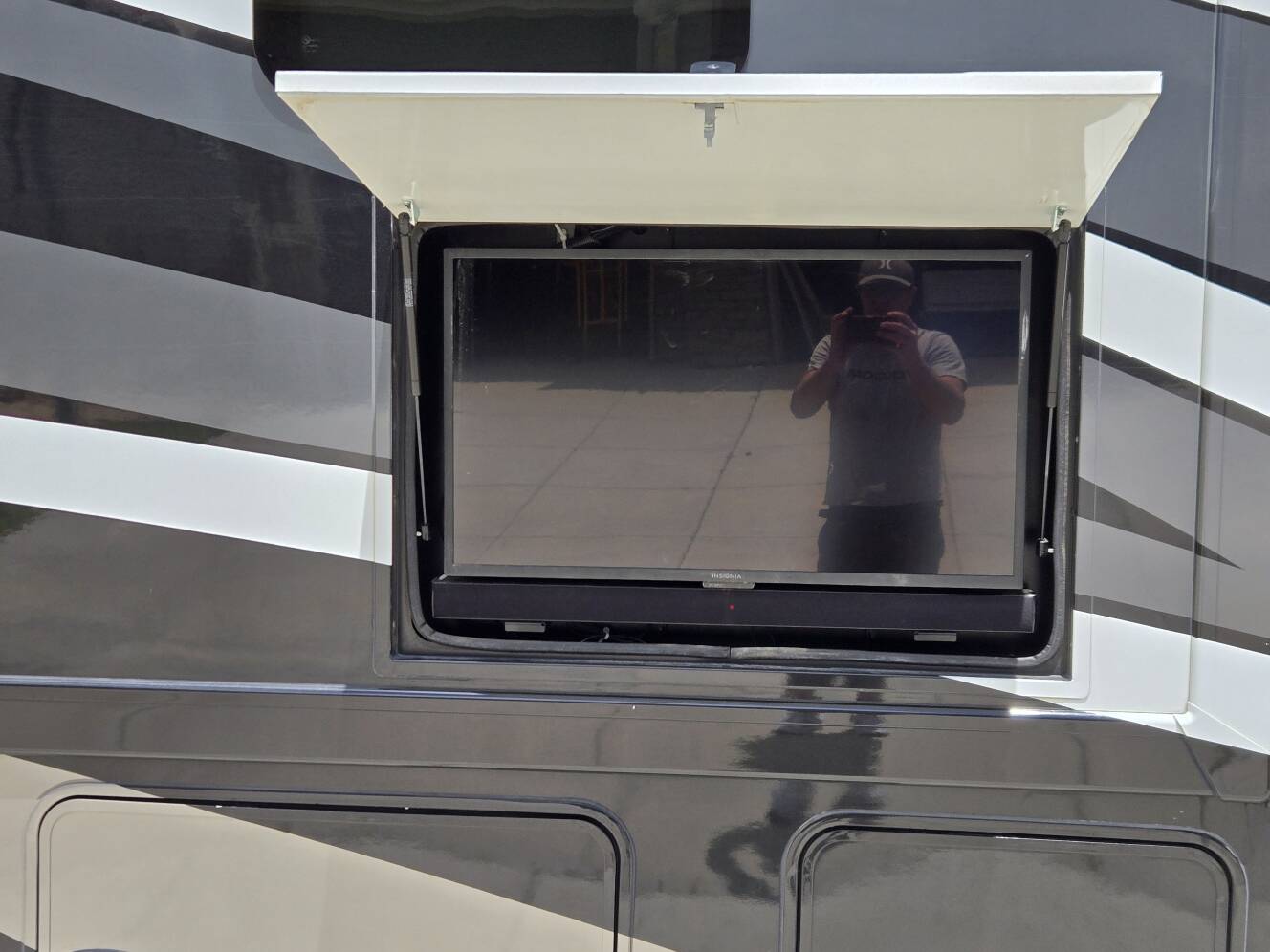 A photo of this 2019 Thor Motor Coach PALAZZO 37 4