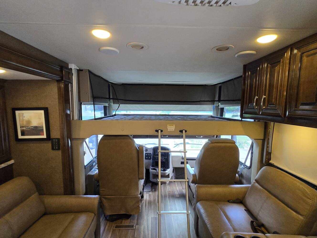 A photo of this 2019 Thor Motor Coach PALAZZO 37 4