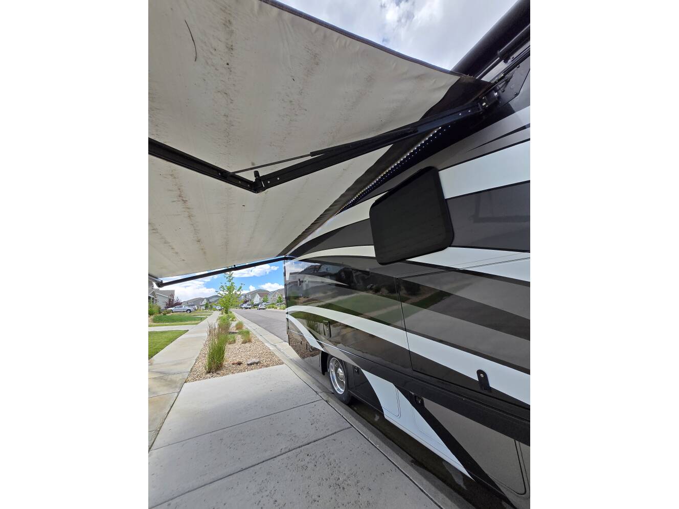 A photo of this 2019 Thor Motor Coach PALAZZO 37 4