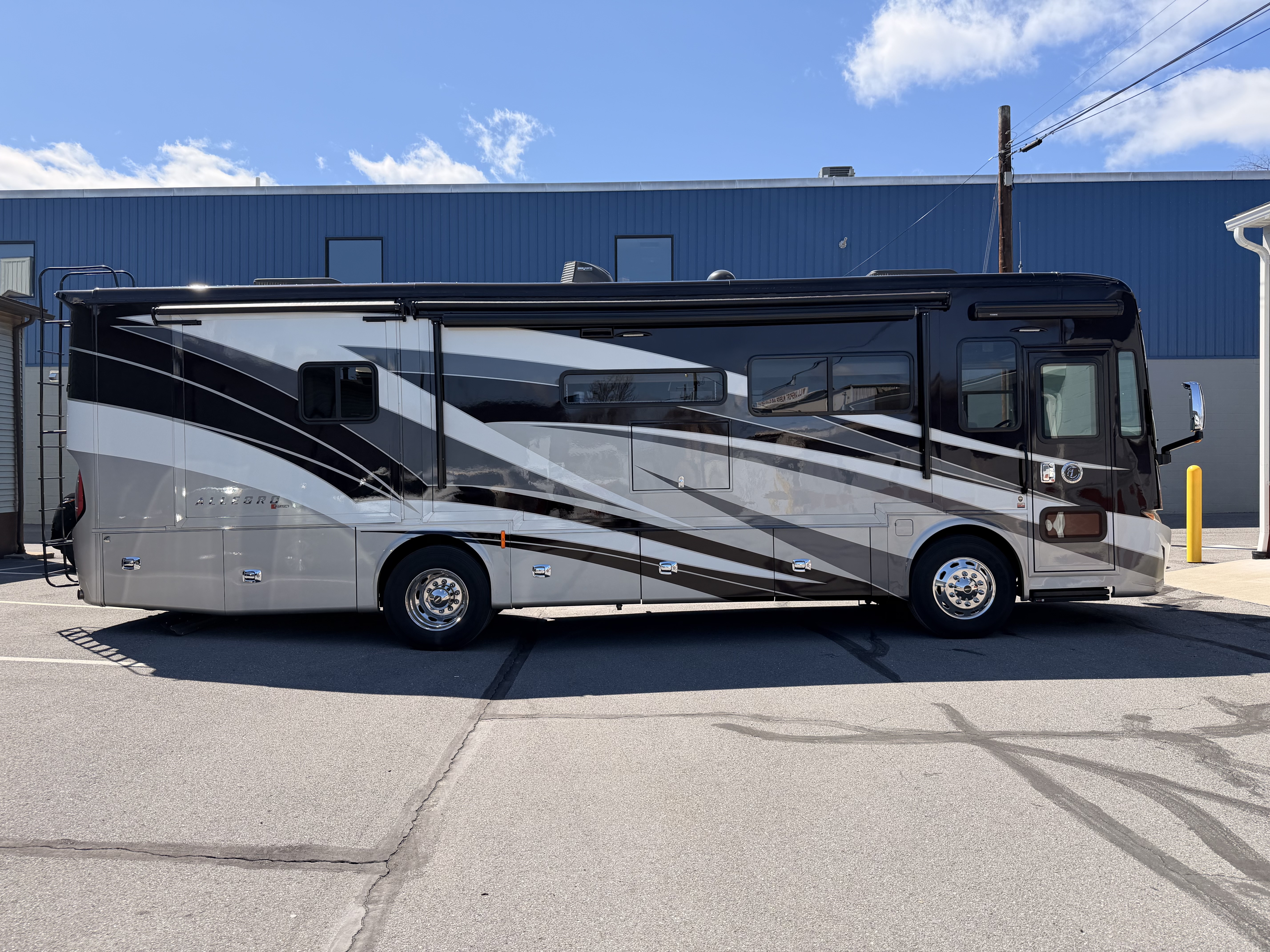 2020 Tiffin Motorhomes ALLEGRO RED 33 AA RV