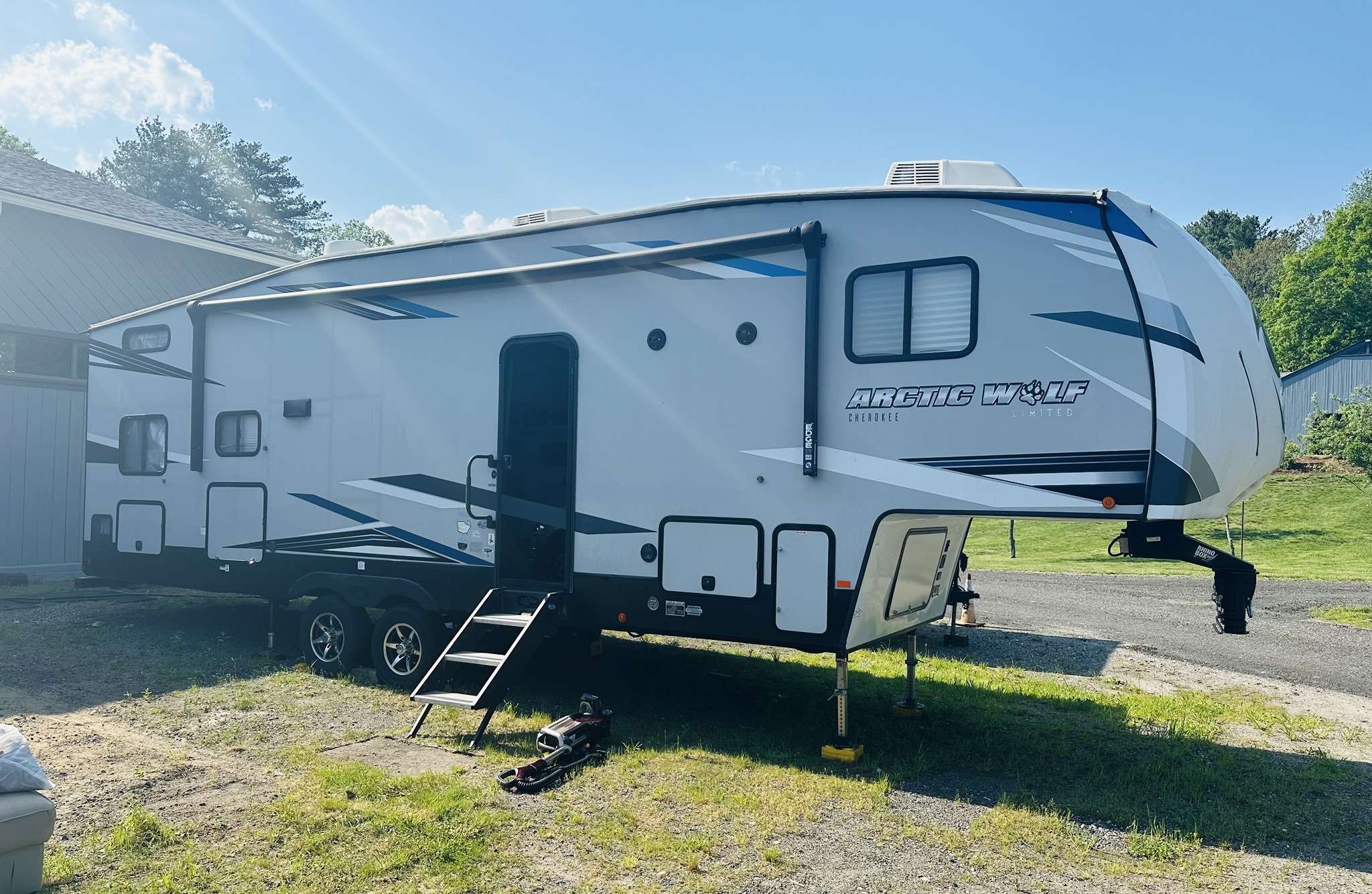 2021 Forest River CHEROKEE ARCTIC WOLF 287BH RV